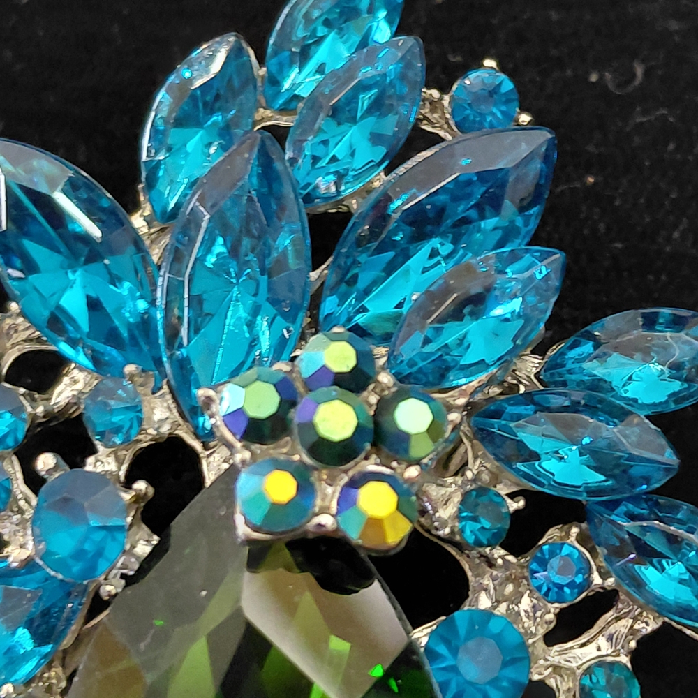 Vintage Green and Blue Crystal Brooch - Picture 3 of 4